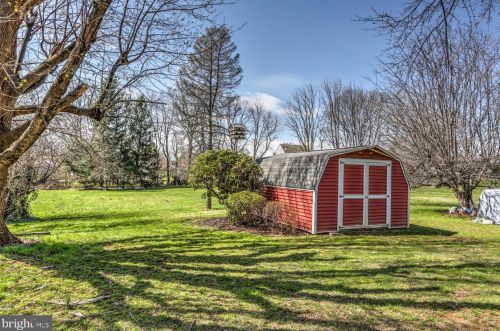 28 Eastland Dr, Lancaster PA 17602-4105 exterior