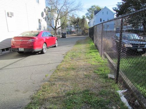 14 Saratoga St, Providence, RI 02905-2224