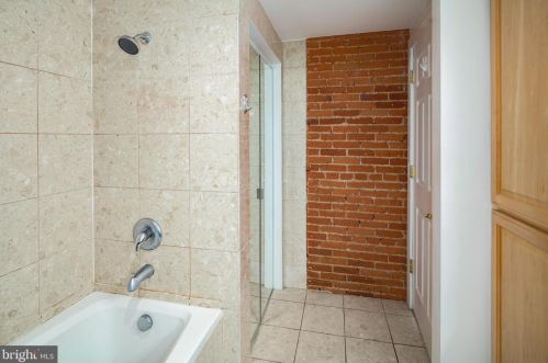 205 4th St, Philadelphia PA  19106-1855 exterior