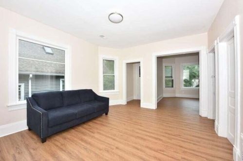 1140 Hamilton St, Milwaukee WI  53202-1607 exterior