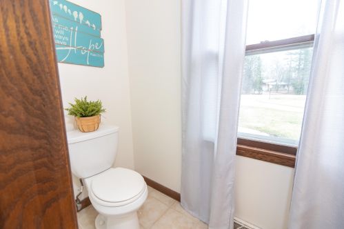 8733 Spruce Rd, Milwaukee WI 53217-1520 exterior