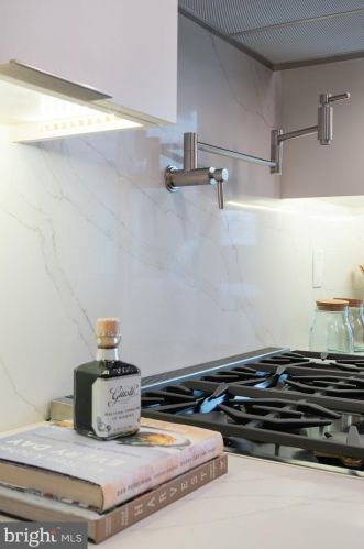 516 21 St, Philadelphia PA 19130-1401 exterior