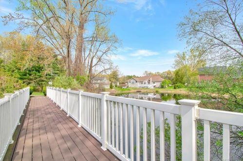 23 Rhodora Ter, Windsor CT  06095-4721 exterior