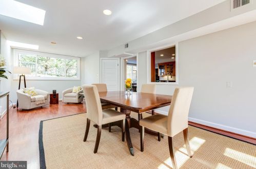 7804 Ridgecrest Dr, Alexandria VA 22308-1053 exterior