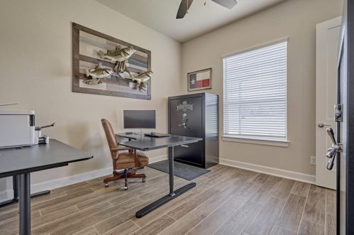 98 Lk Est Dr, Montgomery TX 77356-8066 exterior