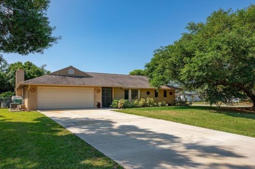 6605 Ocala Ave, Fort Pierce, FL 34951-1594