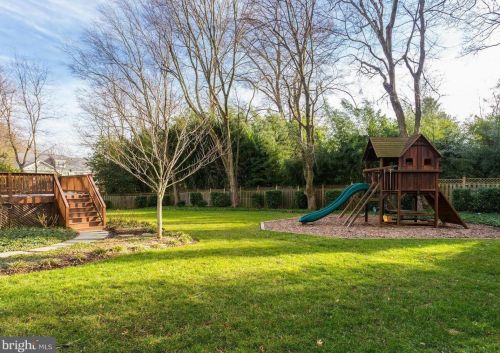 7115 Capitol View Dr, Mc Lean VA  22101-2619 exterior