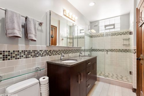 3825 Kenmore Ave, Chicago IL 60613-2915 exterior