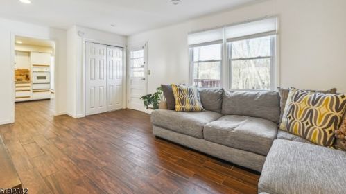 37 Conforti Ave, Town Center NJ  07052-2824 exterior