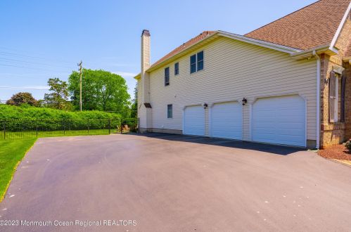 16 Country Vw Dr, East Freehold NJ 07728-9026 exterior