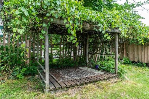 514 Kalamazoo St, Paw Paw MI 49079-1130 exterior