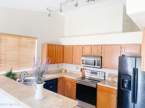 8963 Bottlebush Ln, Tucson, AZ 85742-8744