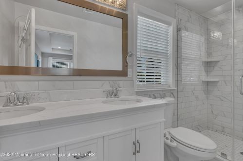 33 Avenue C, Atlantic Highlands NJ  07716-1069 exterior