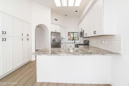 5860 Bright Star Dr, Tucson AZ  85718-3429 exterior