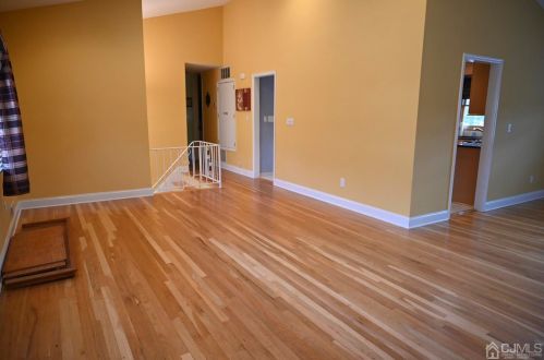 29 Oliver Ave, Edison NJ 08820-3144 exterior