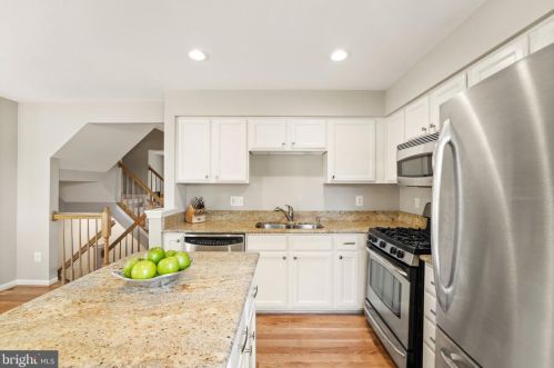 106 Ingle Pl, Alexandria VA 22304-7600 exterior