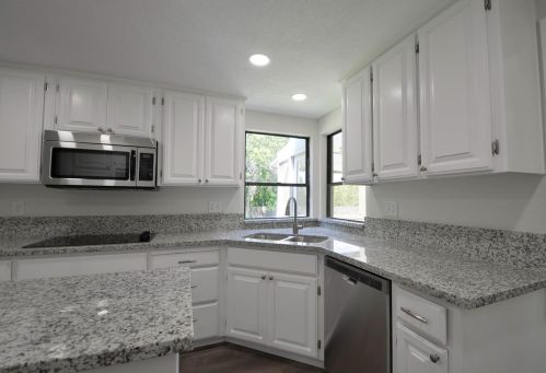 2103 Bristol Park Cir, Turlock CA  95382-2965 exterior