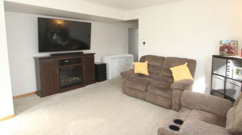 3855 93rd St, Milwaukee, WI 53222-2507