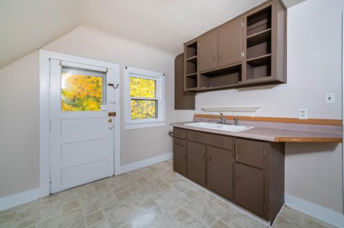 910 Davis St, Kalamazoo MI 49008-1195 exterior