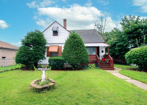 4752 18th St, Milwaukee, WI 53209-6452