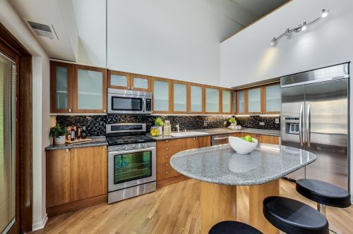 2246 Lakewood Ave, Chicago IL 60614-3629 exterior