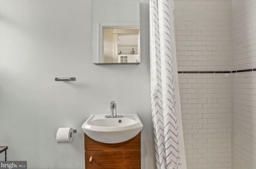 19 Michigan Ave, Washington DC  20002-1011 exterior