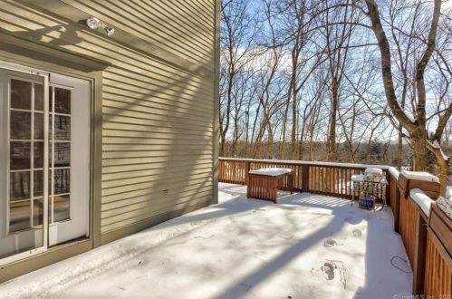 7 Blue Mtn Rdg, Norwalk CT 06851-2901 exterior