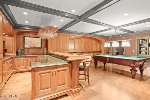 59 Mooreland Rd, Greenwich CT 06831-2645 exterior