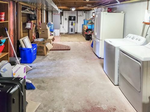 868 Greenville Ave, Providence RI  02919-1324 exterior