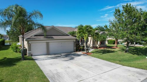 2811 Serenity Cir, Fort Pierce FL 34981-5054 exterior