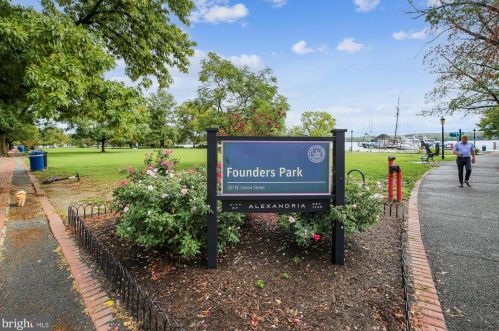 5823 Monticello Rd, Alexandria VA 22303-1302 exterior