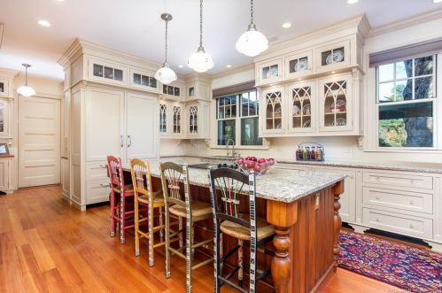 49 Mtn Spg Rd, Farmington CT 06032-1613 exterior