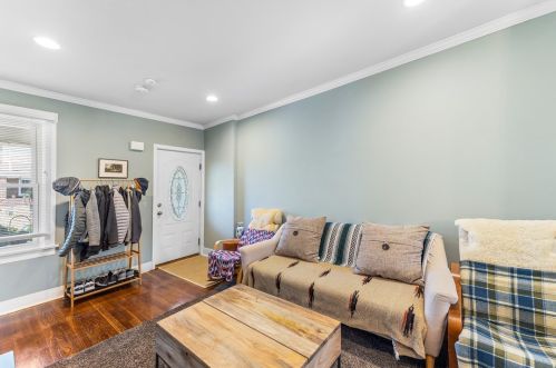 1704 Jancey St, Pittsburgh PA  15206-1146 exterior