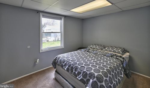 1 Hamilton Lk Dr, Trenton NJ 08619-3437 exterior