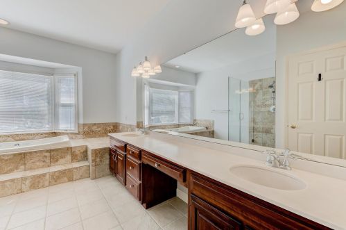 915 Delvin Dr, Saint Louis MO 63141-8830 exterior