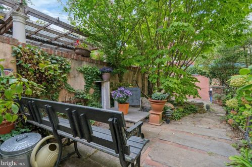 515 Delancey St, Philadelphia PA 19106-4105 exterior