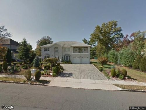 8 Linda Ln, Edison NJ  08820-4504 exterior