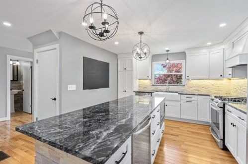 3927 Blvd Dr, Pittsburgh PA 15217-2619 exterior