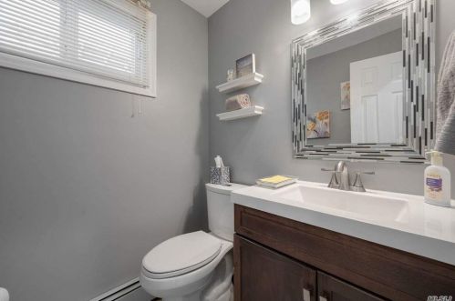 17 Cornell Dr, Commack NY 11725-2523 exterior