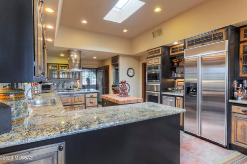 1021 Msn Twin Buttes Rd, Green Valley AZ 85622-8320 exterior