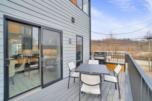 5563 Berlin Way, Pittsburgh PA  15201 exterior