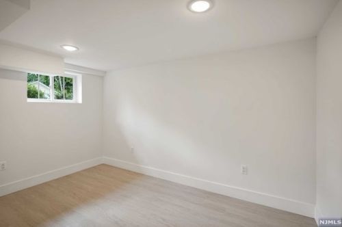 586 Palisade Ave, Teaneck NJ 07666-3145 exterior