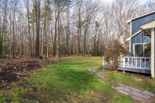 19 Laurel Dr, Concord NH  03304-4321 exterior