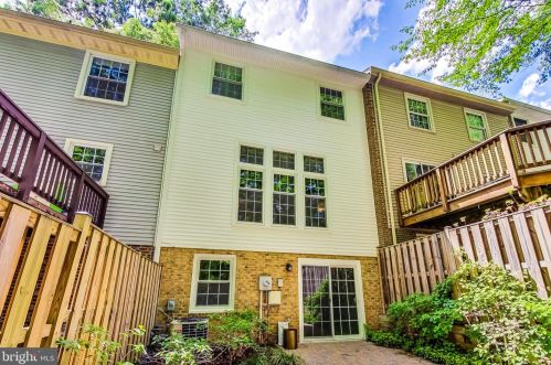 1537 Chatham Colony Ct, Herndon VA 20190-4203 exterior