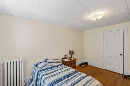 7 Bayview Ave, Middletown RI 02840-2108 exterior