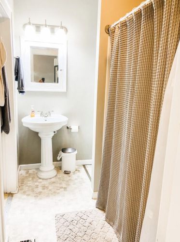 1019 Fulton St, Grand Rapids MI 49504-6117 exterior