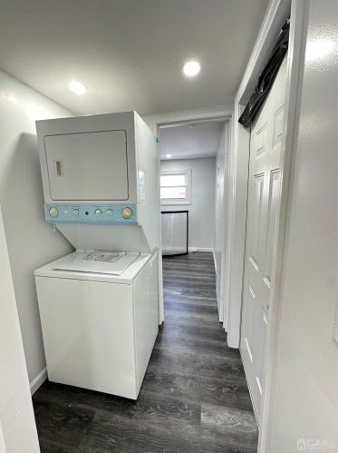 11 Coke Ave, Avenel NJ 07001-1900 exterior