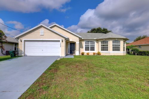 5406 Emblem St, Fort Pierce FL 34983-1448 exterior