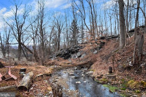 7757 Center St, Slatington PA 18080-3435 exterior