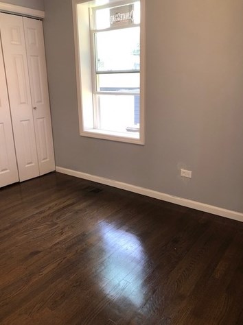 8422 Saginaw Ave, Chicago IL 60617-2028 exterior